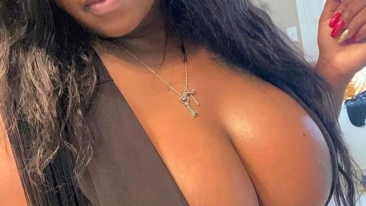 Hornylola live webcam